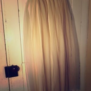 Size 12 long Runway limited edition. Yellow/pink